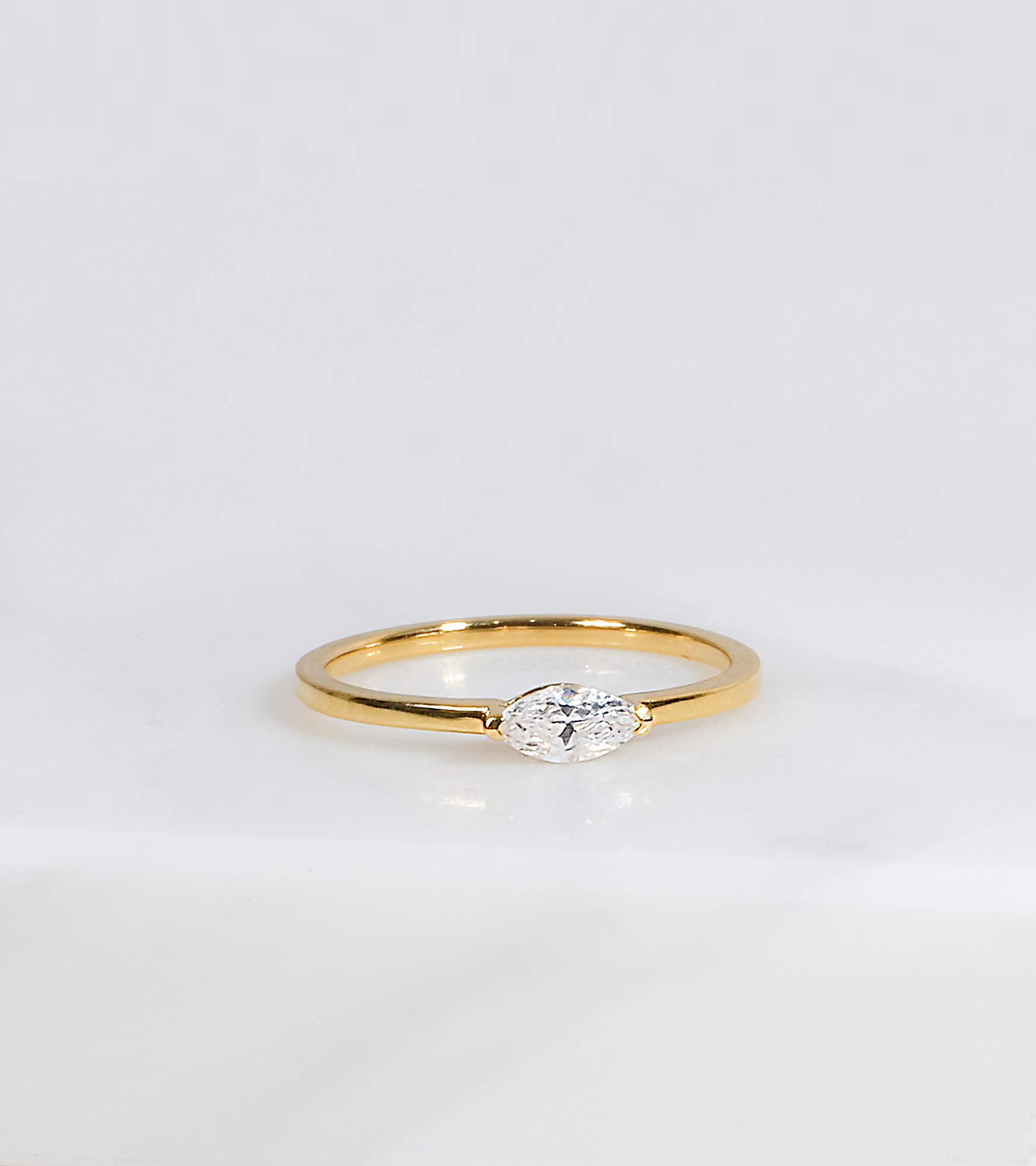 Elegant Solitaire Gold Ring